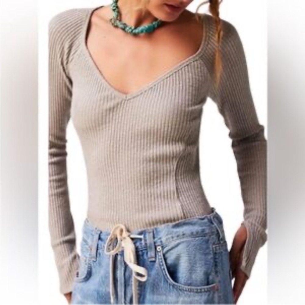 We The Free Gray Passing Thru Layering Tee Long Sleeve Fitted V Neck Top